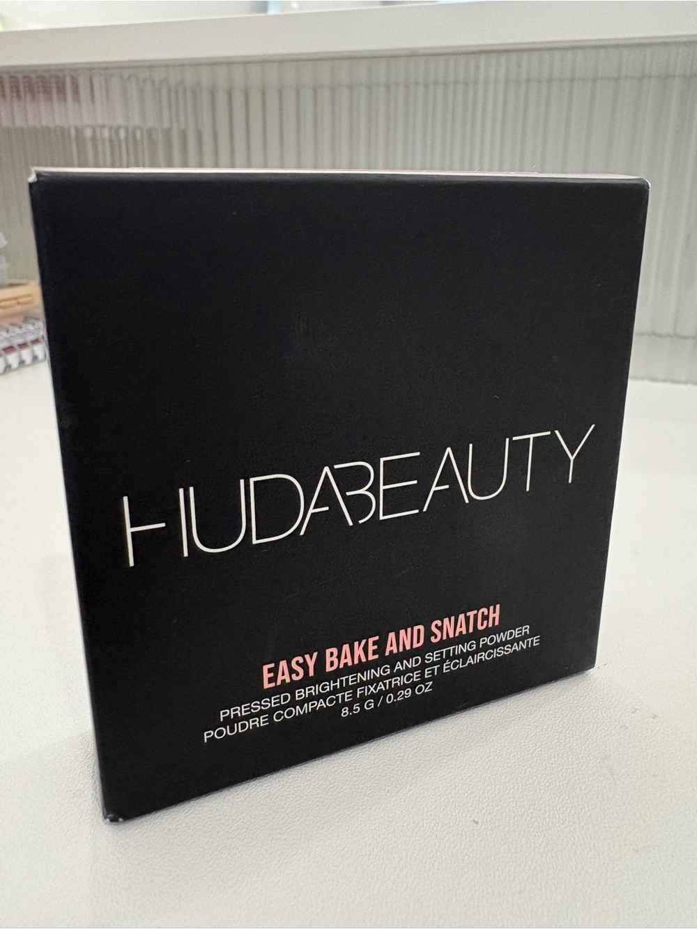 Huda Beauty Easy Bake and Snatch Pressed Brightening & Setting Powder - Black